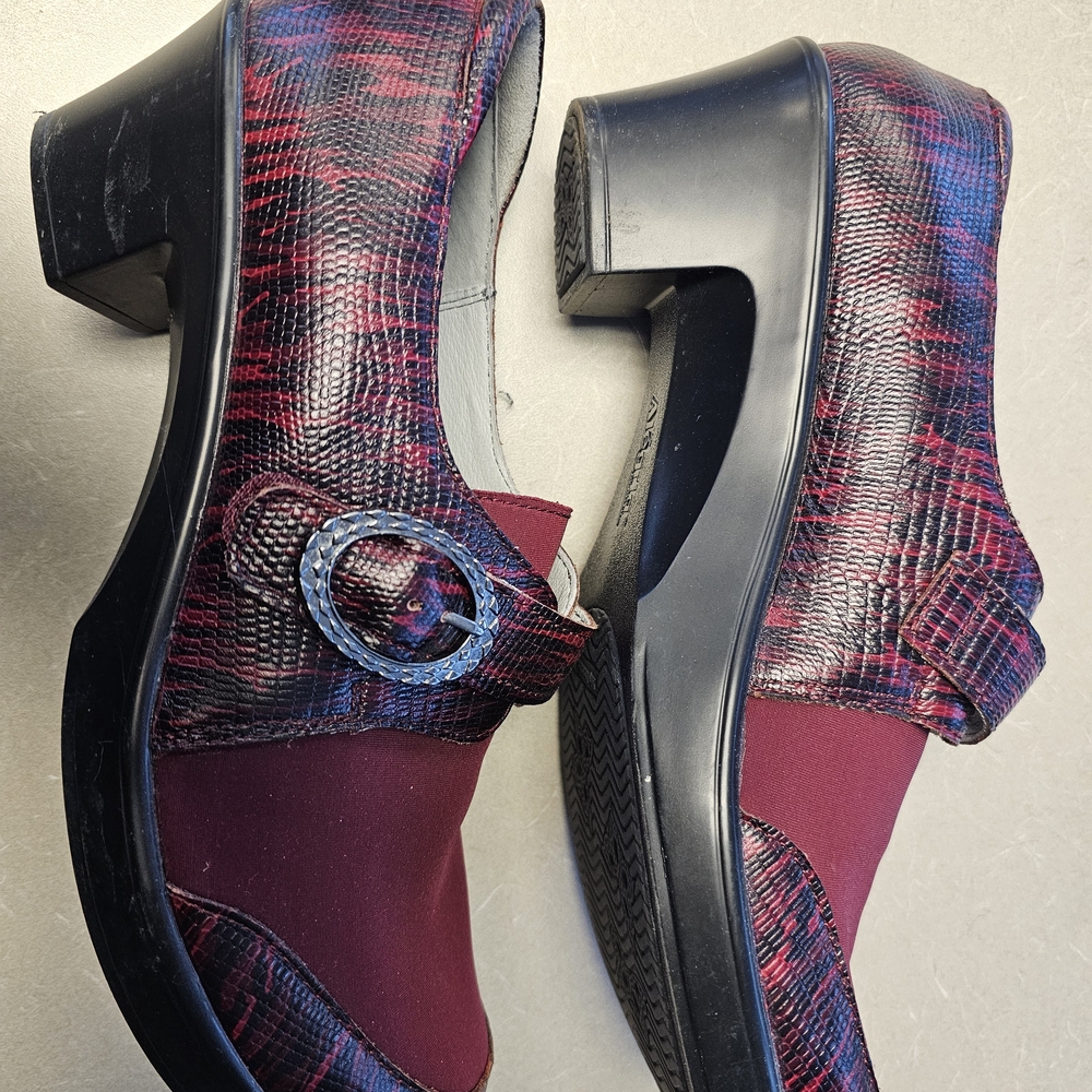 Stylish Women's Shoes in Red and Black